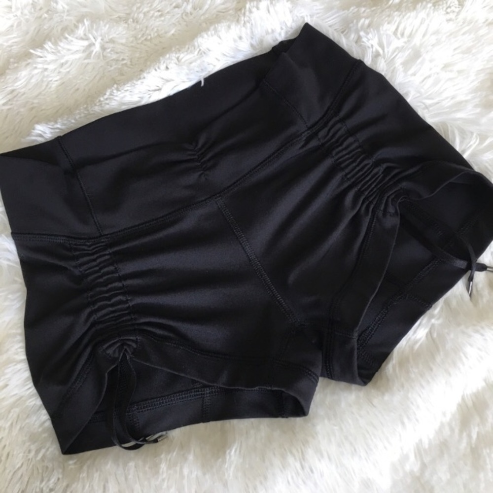 Lululemon Hot n Sweaty shorts